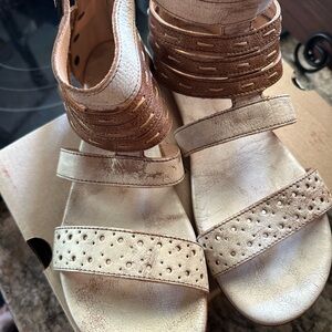 Bedstu Sandals Size 11